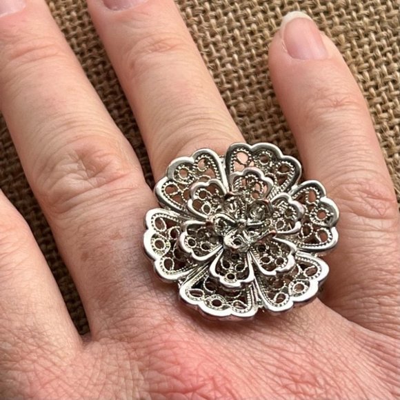 🟣 (2/$12) Fun silver stretch flower ring - One Size - Picture 13 of 13